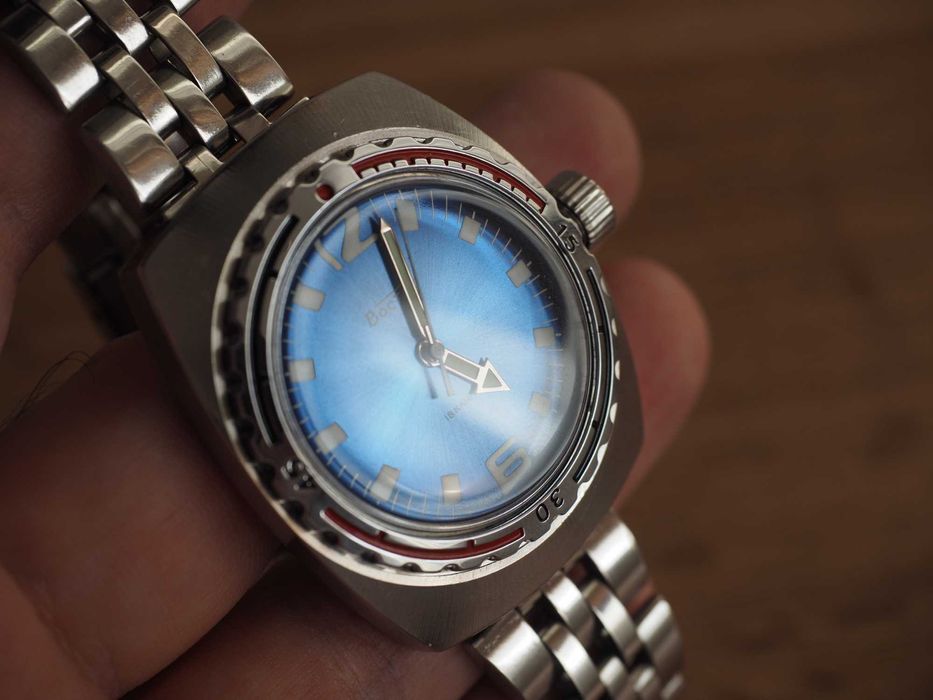 Ceas mecanic sovietic Vostok, rezist. la apă 200m, 18 rub., funcțional