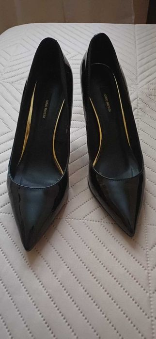 Лачени черни обувки Gino Rossi, 39 номер