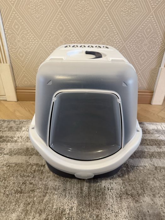 Лоток пластиковый для кошек : Высота-40 Длина-55 Ширина-34-37