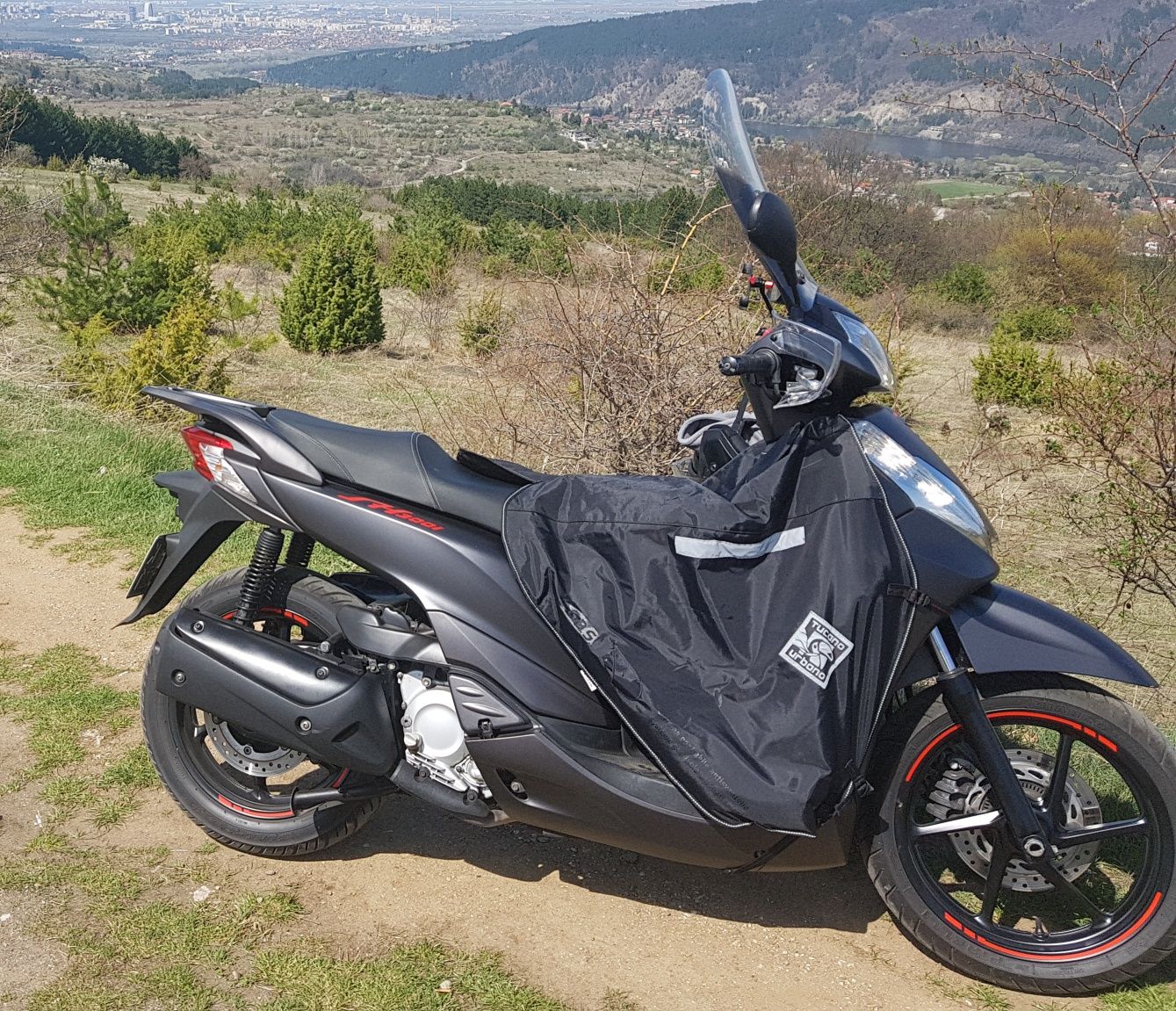 Tucano Urbano покривало за крака Honda SH300i