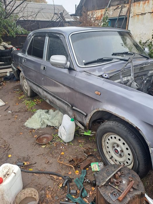 Продам волгу по запчастям без двигателя и КПП, без компьютера.