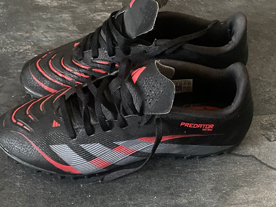 Vand ghete de fotbal adidas predator