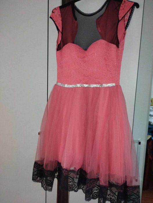 Vând rochii și pantofi pt ocazii speciale