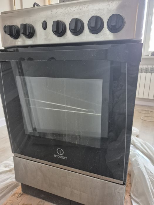 Продаётся газовая плита  в нормальном состоянии