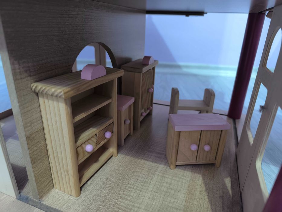 Детска дървена къща за кукли