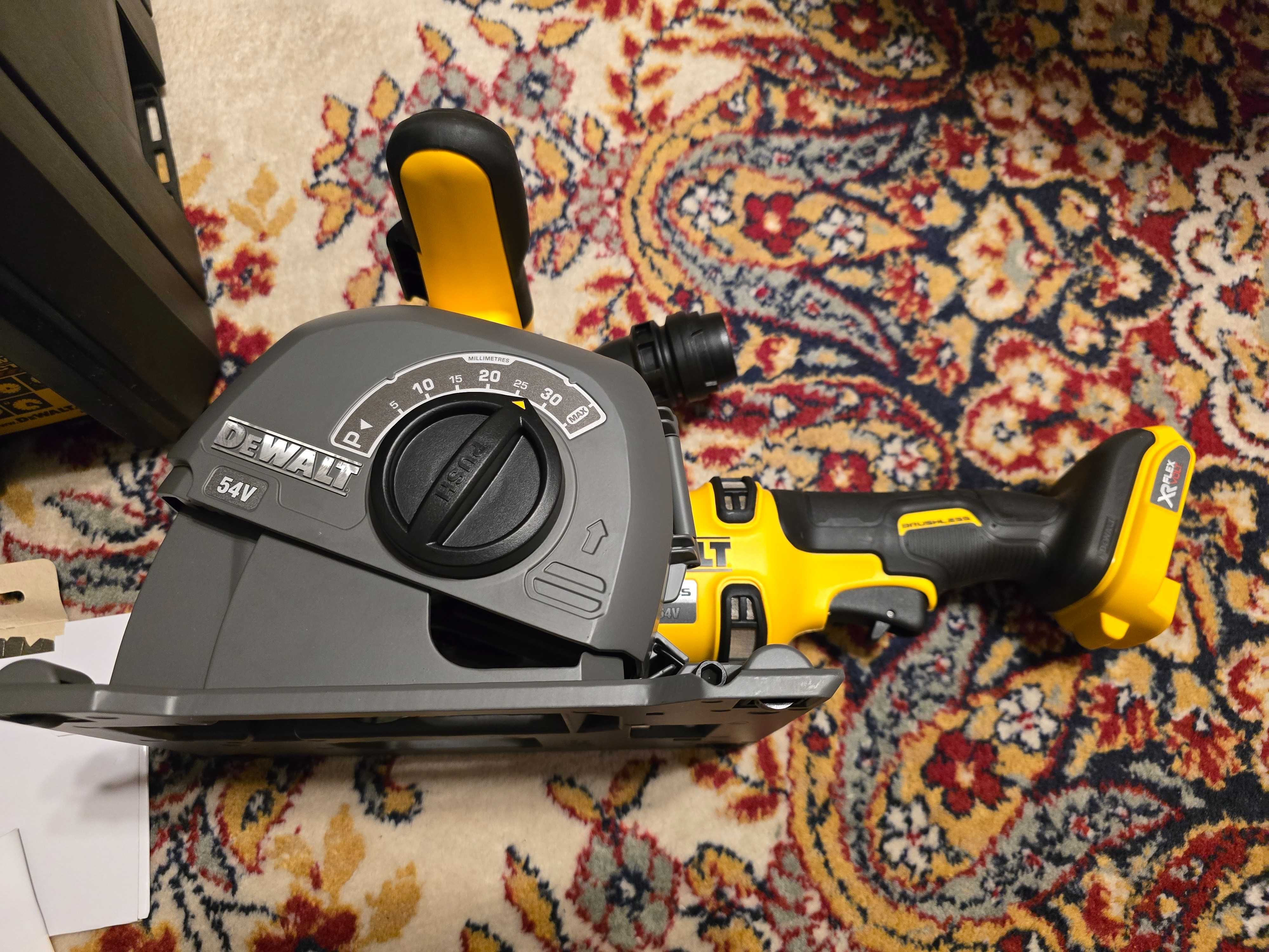Акумулаторна фреза за канали DeWALT DCG200NT, 54 V, 125 мм