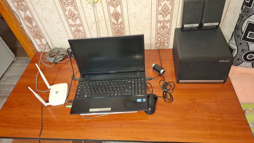 Стол письменный в хорошем состоянии