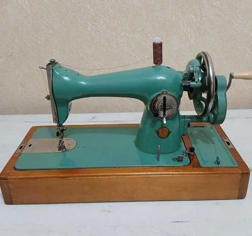 Продам швейную машинку