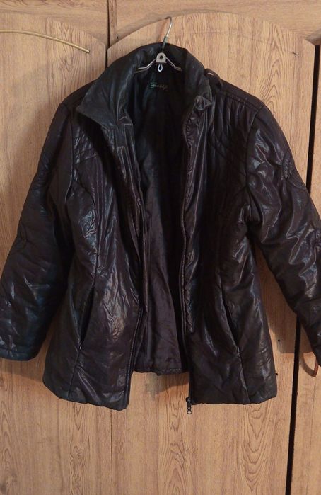 Продам женскую куртку