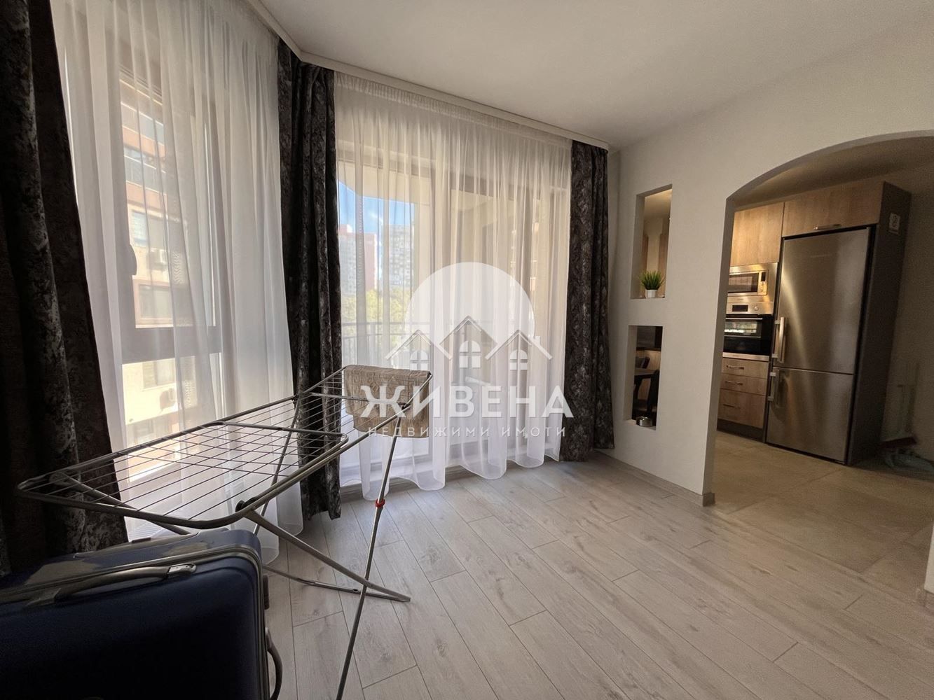 Продавам обзаведен 3-стаен апартамент, кв. Младост 1, с паркомясто