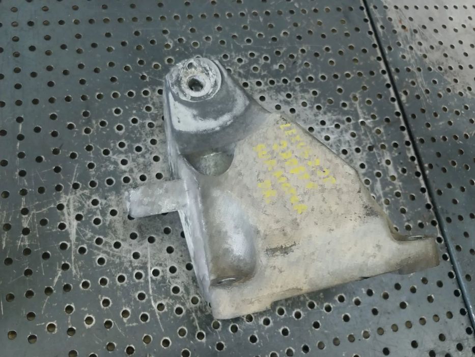 suport motor dreapta  2.2d 2ad   lexus is 220