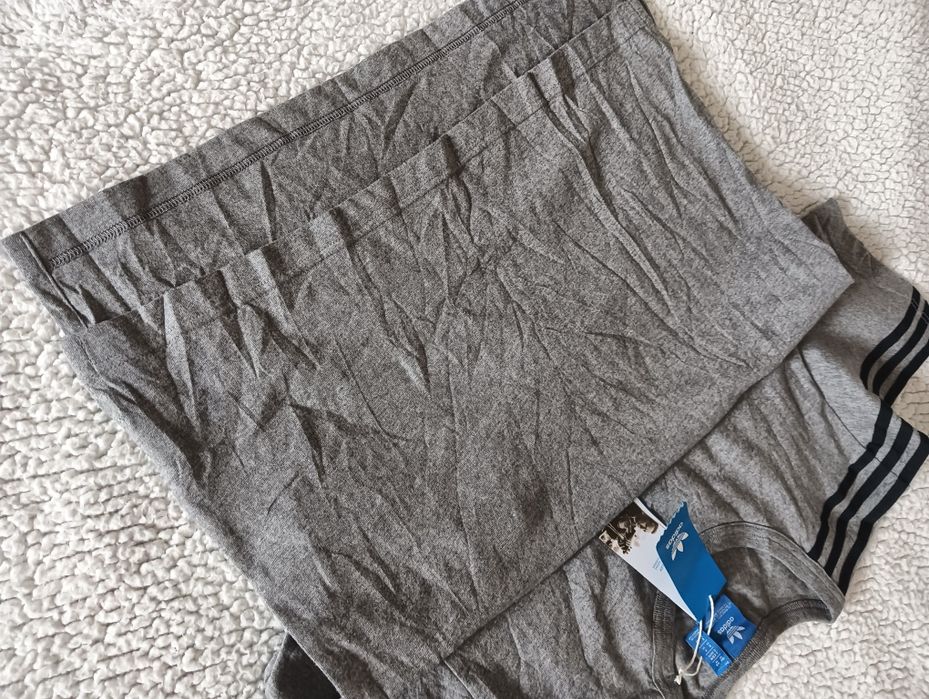 Vând tricou Adidas originals M