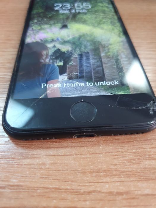 Iphone 7 model A1778 pentru piese dispaly touch cu probleme