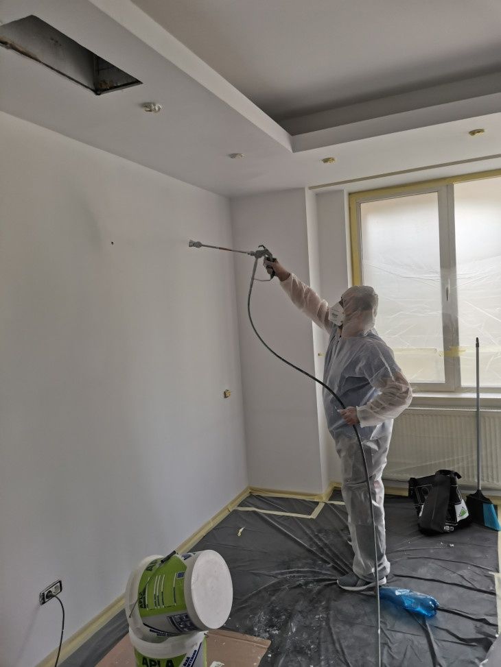Echipa meseriași în amenajari interioare si exterioare