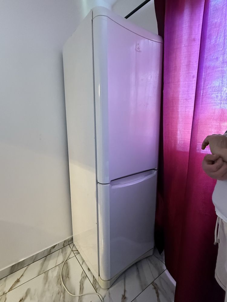 Frigider indesit (frigider, electrocasnice)