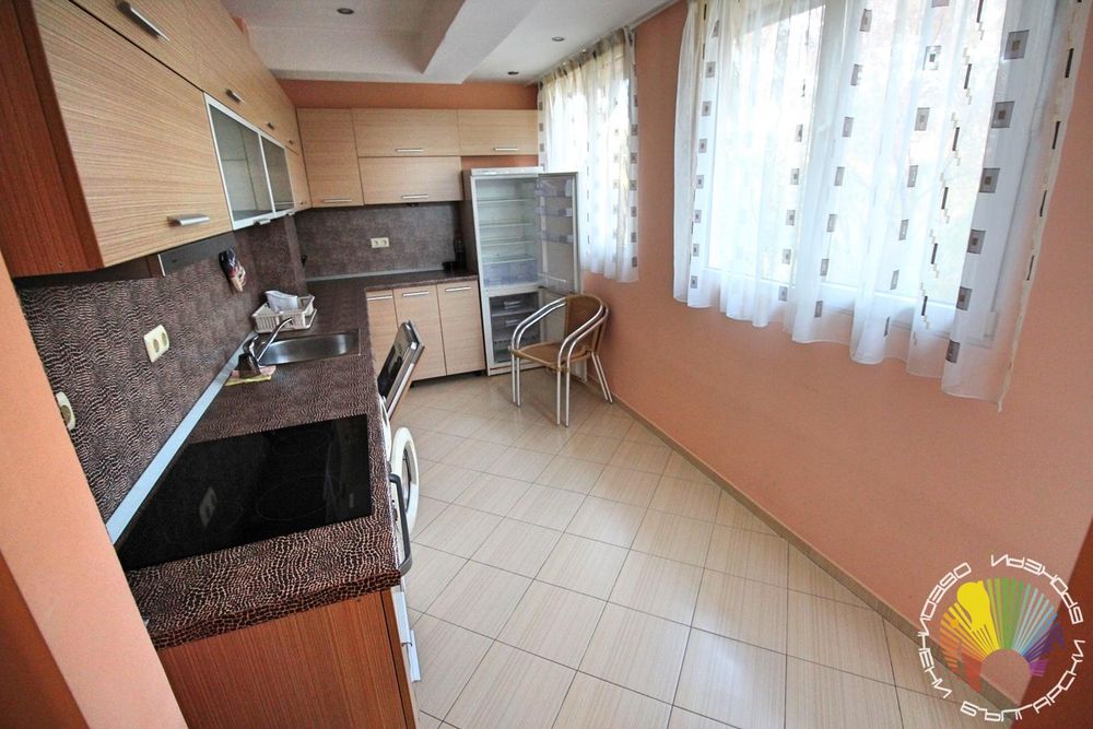 Дава се под наем Двустаен апартамент в Бургас, Изгрев - 75 кв.м за 459 € - Снимка #2