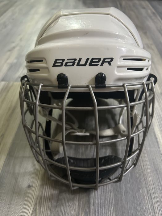 Детский хоккейный шлем