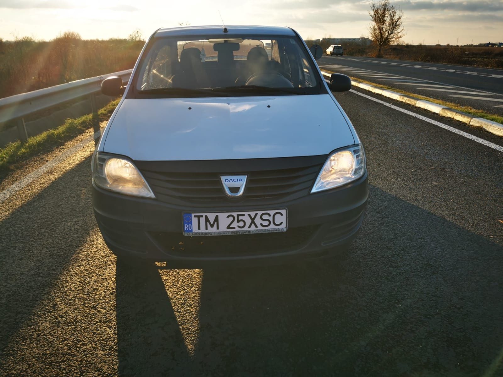 Vând Dacia Logan 2011