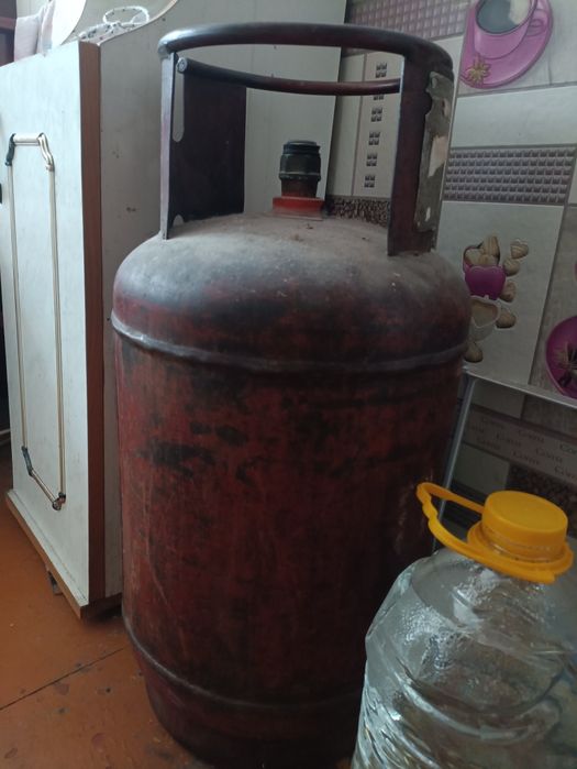 Продаю газовый балон маленький