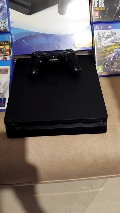 Продавам *PlayStation 4 Slim