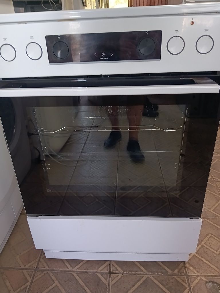 Свободно стояща печка с керамичен плот Gorenje 2 години гаранция!