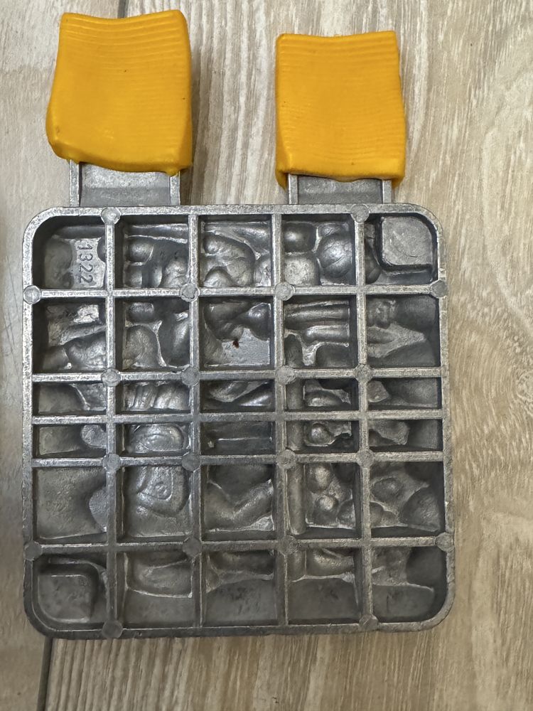 Set trei matrite pentru soldati (plumb, zinn, plastic), vintage.