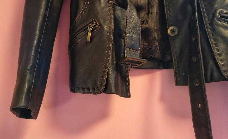 Vand geaca Piele  XL Dolce and GabbanaVariante Schimb Iphone Samsung