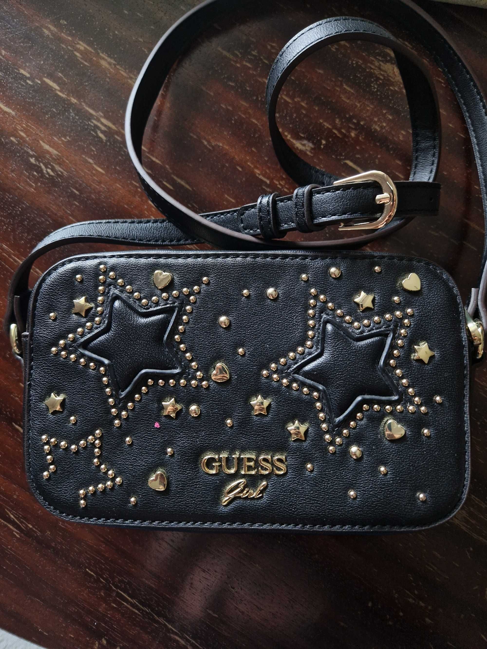 Guess черна чанта със звезди