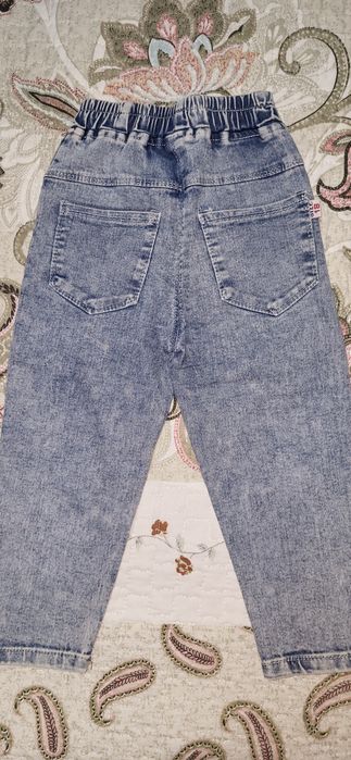 Джинсы на девочку разных возрастов