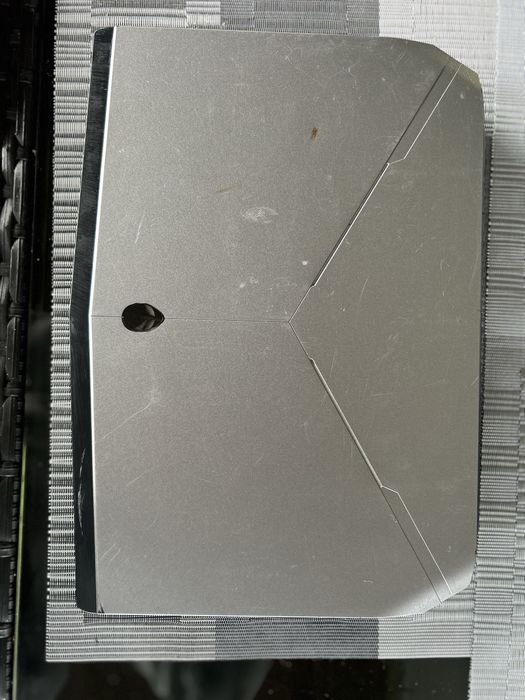 Лаптоп Alienware 13 R2