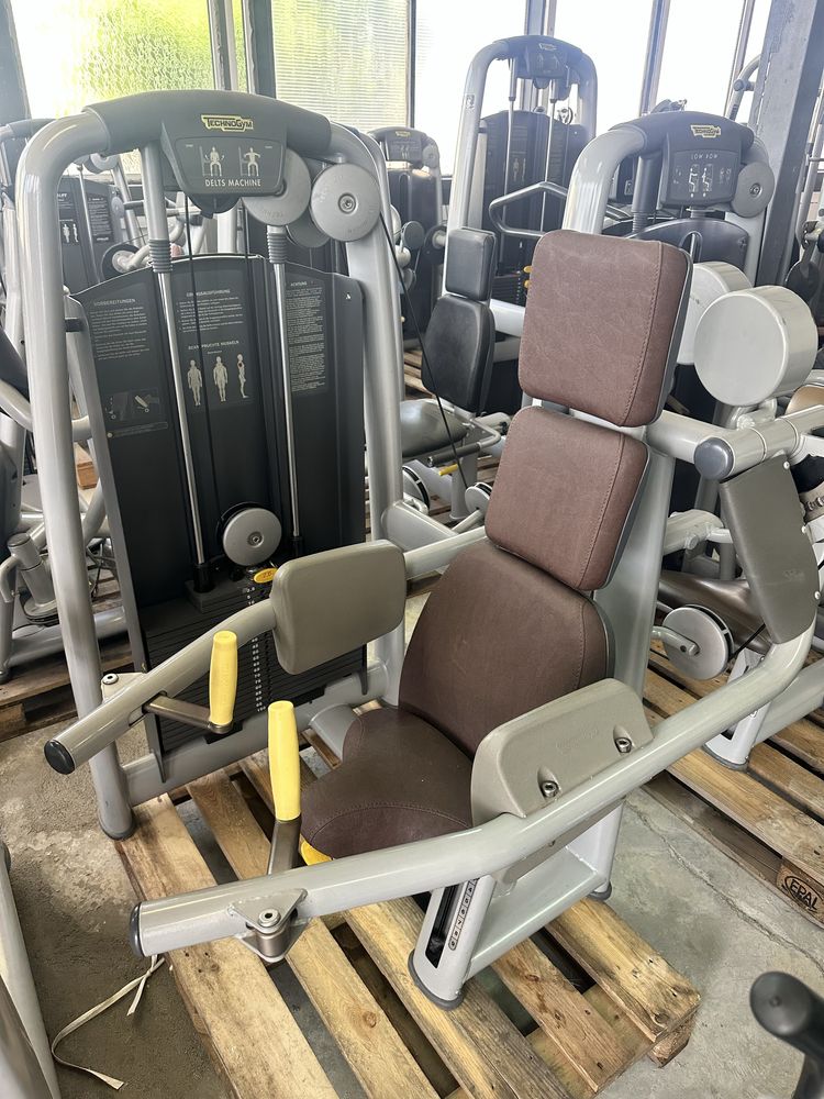 Technogym selection - уред за рамена