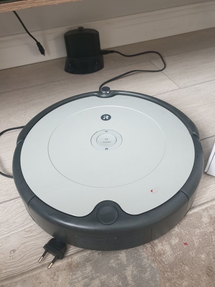 Робот пылесос iRobot Roomba 698