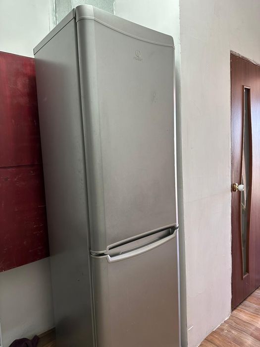 Холодильник «indesit» б/у. саудасы бар
