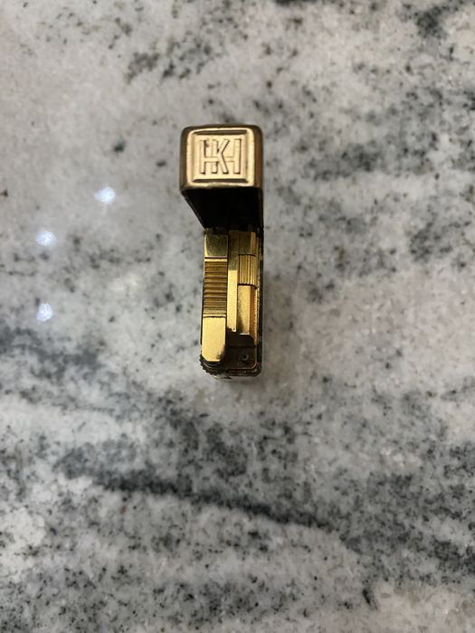 Vând bricheta colecție S T Dupont cu 20 microni și serie