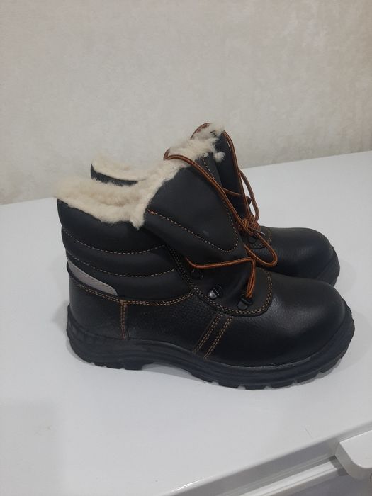 Продаю рабочие сапоги