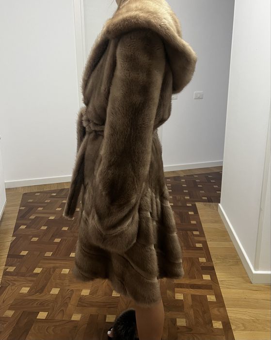 Blana de nurca de culoare maro