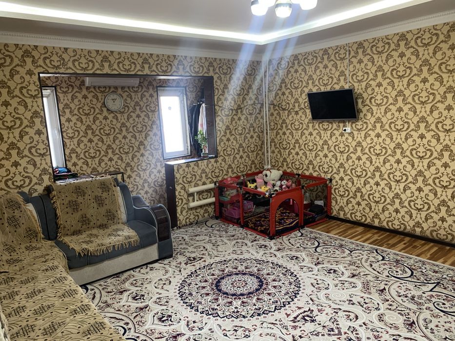 Uy sotiladi 1 xona 2 xona qilingan