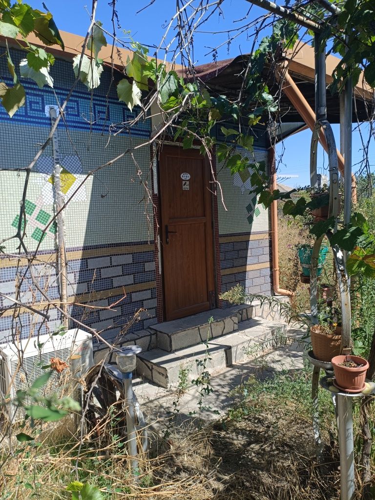 Имот дворно място +бонус сглобяема къща