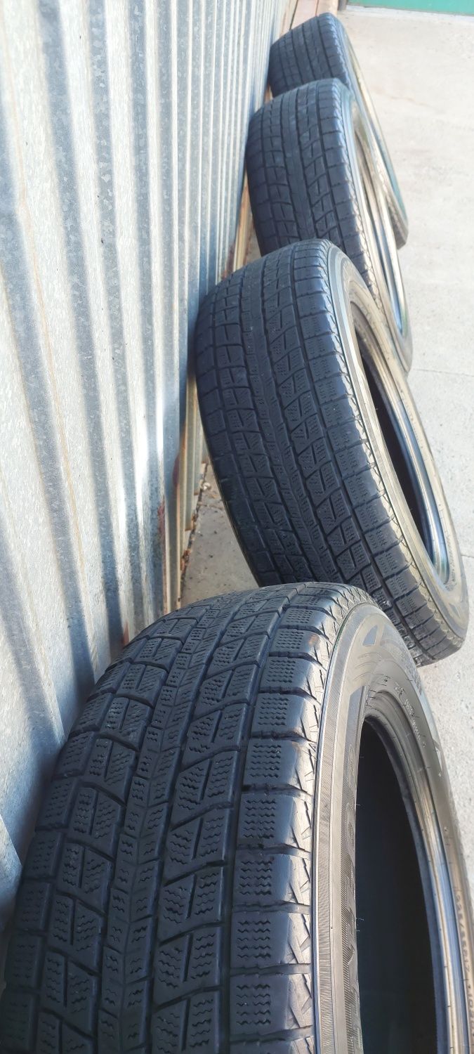 Продам всесезонную резину Dunlop