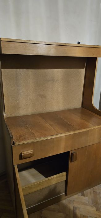 Mobila comoda cu sertare si usi 2 buc, masa pe roti si masa extensibil