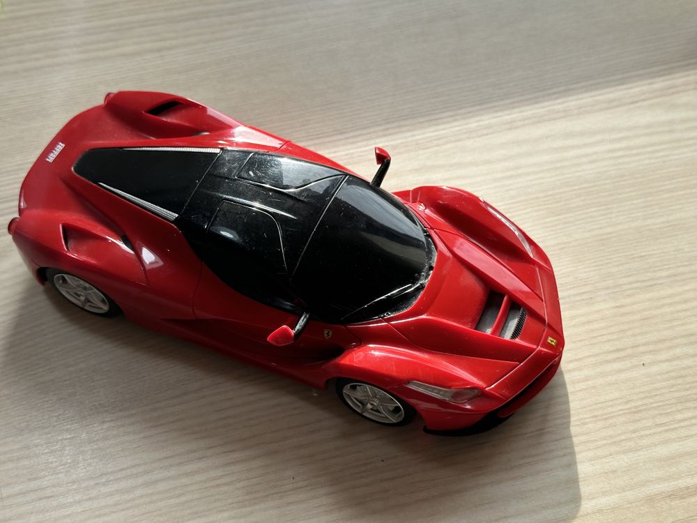 Ferrari scara 1:24 La Ferrari