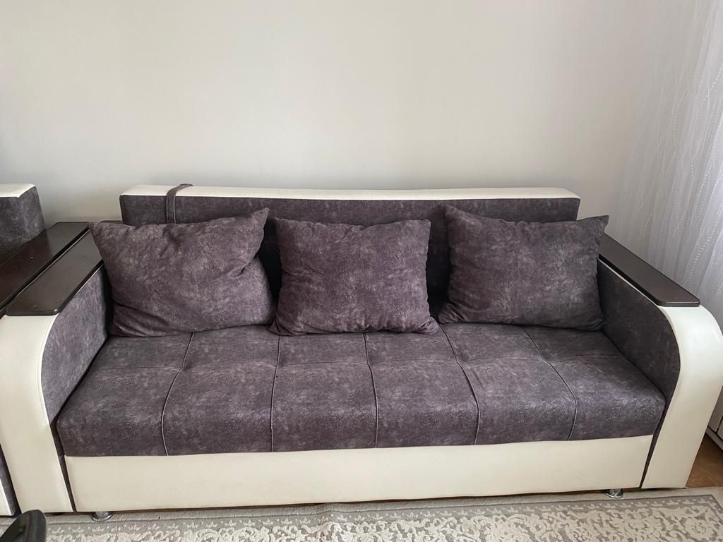 Продается диван в хорошем состояний