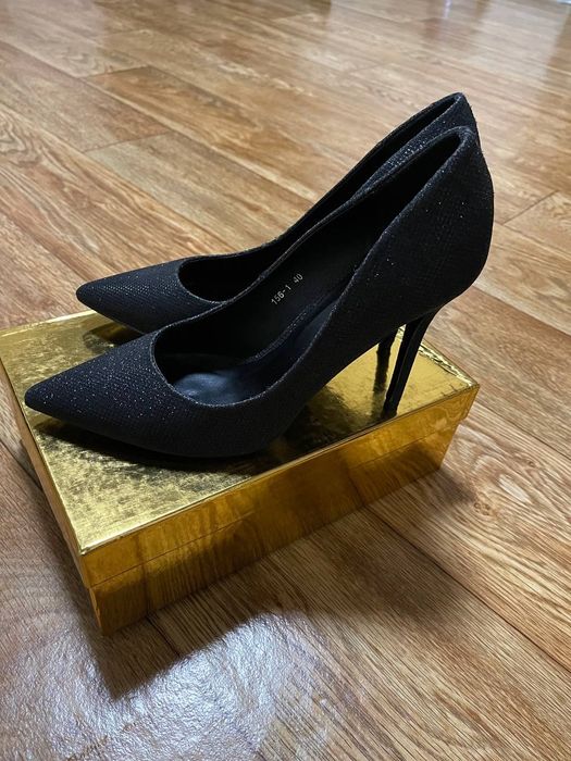 Продаются женские туфли