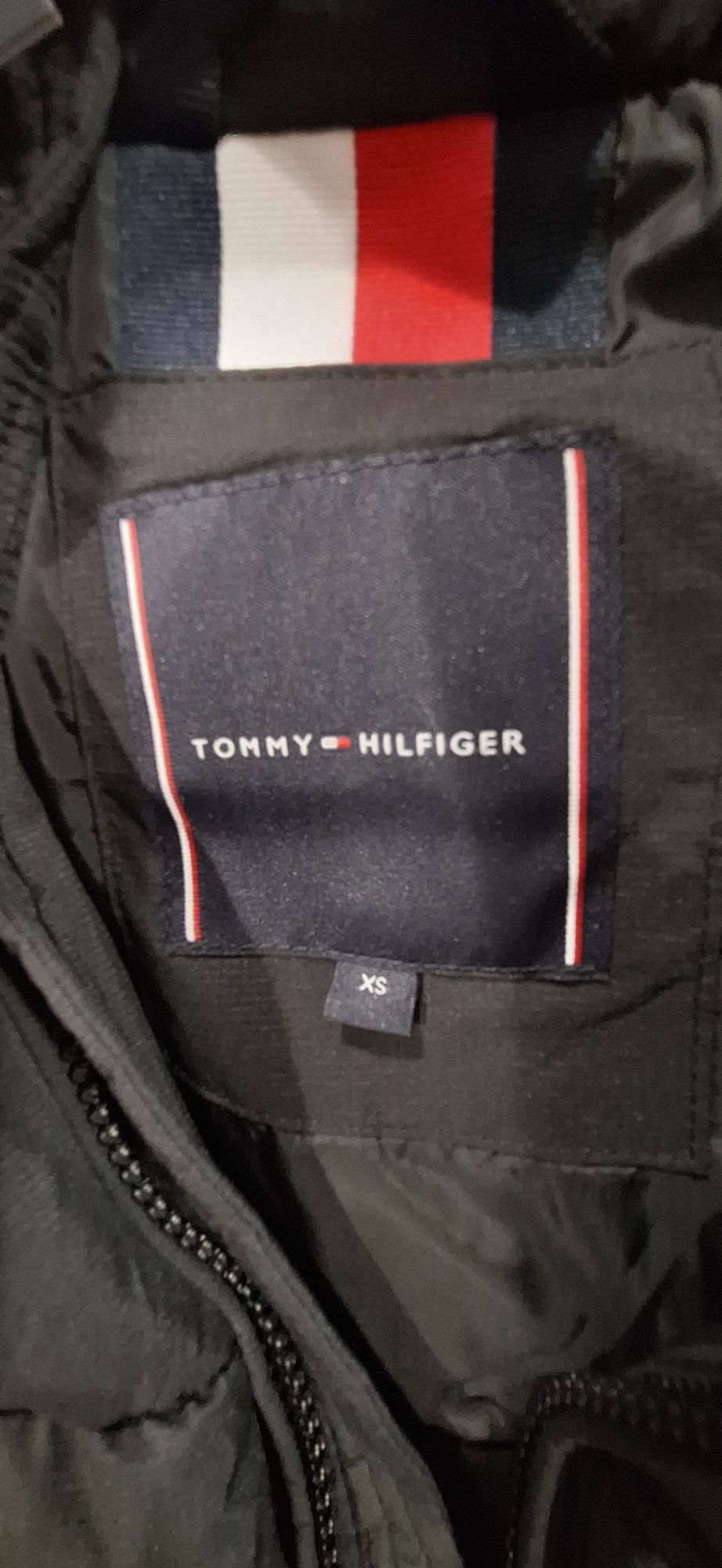 De vânzare Vesta Tommy Hilfiger,noua cu eticheta, originala, mărime XS