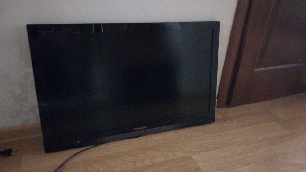 Телевизор б/у в хорошем состоянии, отличное изображение