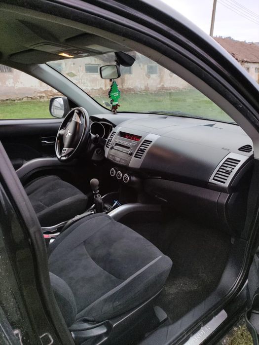 Vând Mitsubishi Outlander 4X4