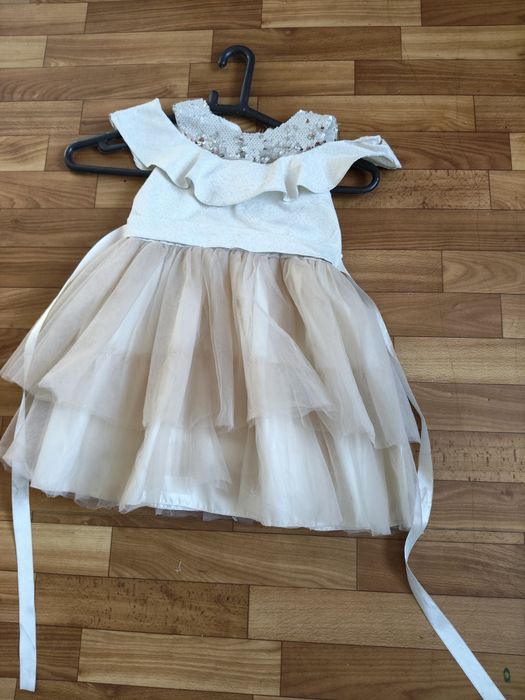 Продам бальные платья