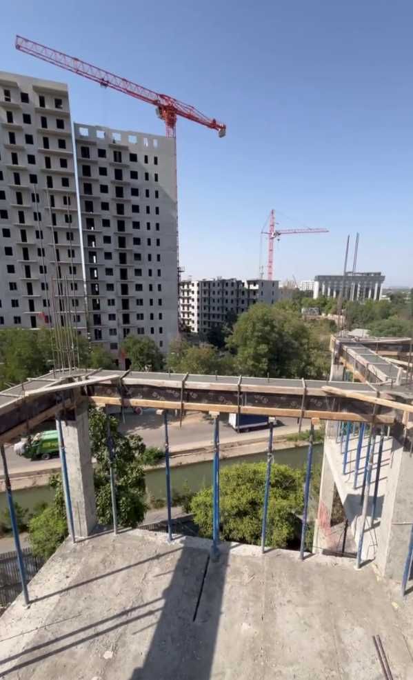 Duboviy! Suv bo'yida kamfort pishgan g'ishtli dom. 9 ta xonadon qoldi