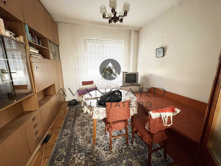 оф.23989 Тристаен обзаведен до с-н Христо Ботев