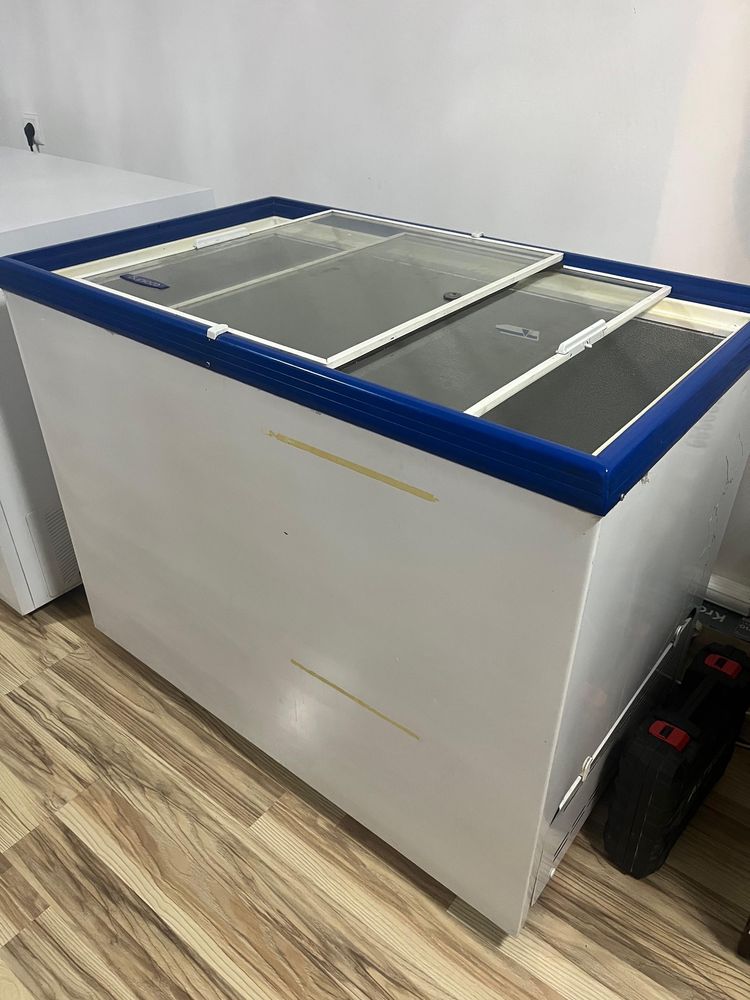 Продам ветринный морозильник